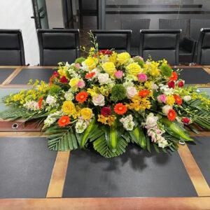 hoa hội nghị tone đỏ vàng