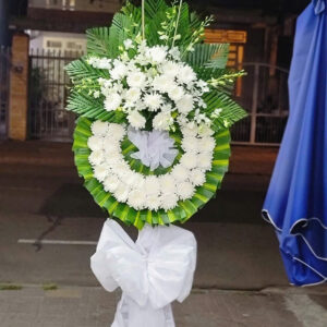 vòng hoa tang lễ tone trắng