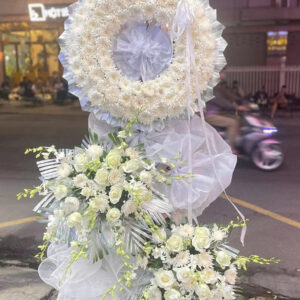 hoa tang lễ 3 tầng tone trắng