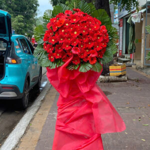 kệ hoa chúc mừng 1 tầng màu đỏ
